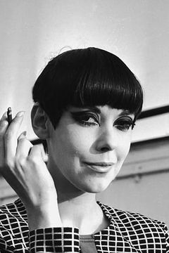 Peggy Moffitt interpreta Model