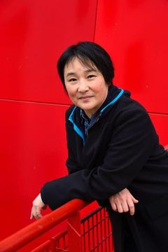 Yumi Fujimori interpreta L'interprète japonaise