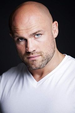Cathal Pendred interpreta Gerry Dwyer