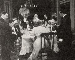 Edward Thomas interpreta Butler (uncredited)