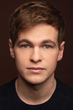 Graham Patrick Martin interpreta Rusty Beck