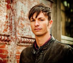 P.T. Walkley interpreta Lead Singer