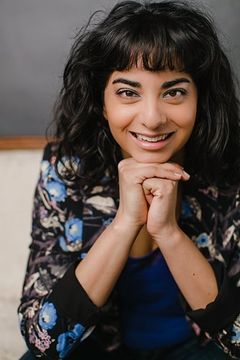 Veenu Sandhu interpreta Dispatcher