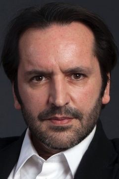 Olivier Ythier interpreta Lieutenant Karcher
