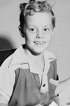 Donnie Dunagan interpreta Young Bambi (voice) (uncredited)