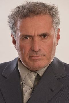 Nicola Calì interpreta Totò Riina