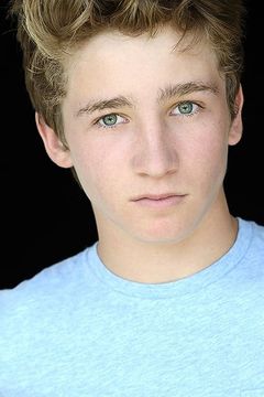 Cooper Roth interpreta Boy 1