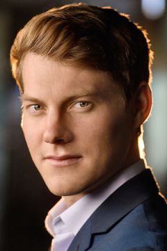Adam Cropper interpreta Neighbor
