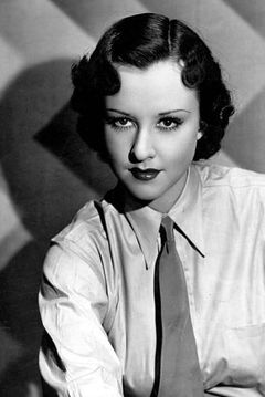 Margaret Lindsay interpreta Head Nurse Rachel Colman