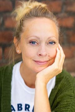 Mirjam Heimann interpreta Cornelia Conradi / Cornelia Cornadi