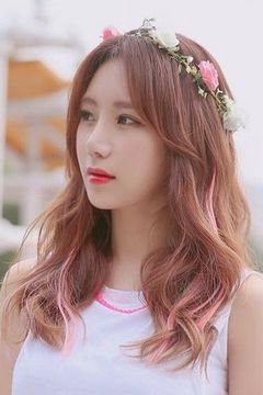 Ye Jung-hwa interpreta Airport Officer