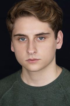 Caleb Babcock interpreta Schoolboy (uncredited)