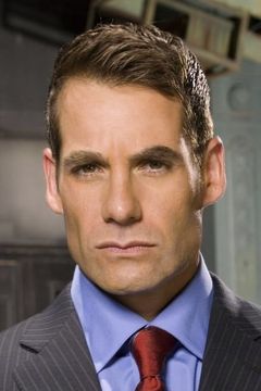 Adrian Pasdar interpreta Glenn Talbot