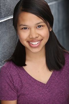 Nikki Castillo interpreta Catholic Schoolgirl #1 (uncredited)
