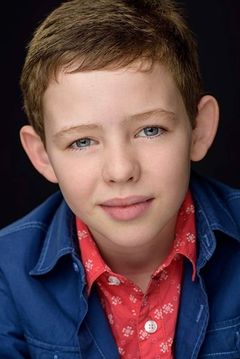 Finn Little interpreta Connor Casserly