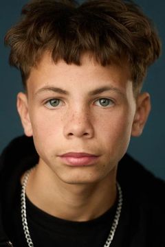 Blake Williams interpreta Lawrence