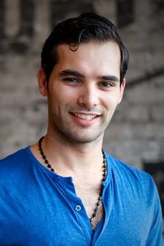 Johnathan Sousa interpreta Alessandro Contento