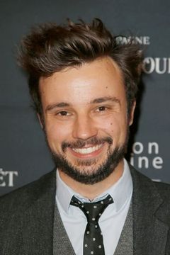 Tom Villa interpreta Charles-Antoine Dubat, aka Charlan