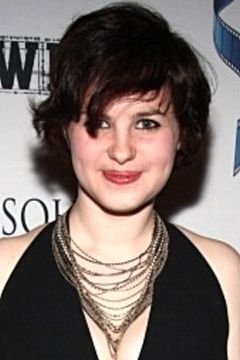 Shayna Levine interpreta Teenage Girl in Jeep