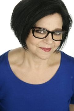 Kathryn Kates interpreta Older Woman
