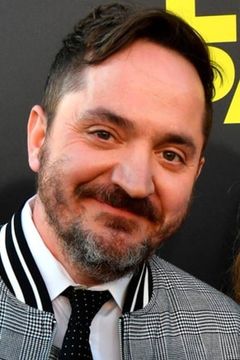 Ben Falcone interpreta Tony / Motel Desk Clerk