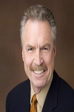 Bill Clement interpreta Pre-Game Announcer