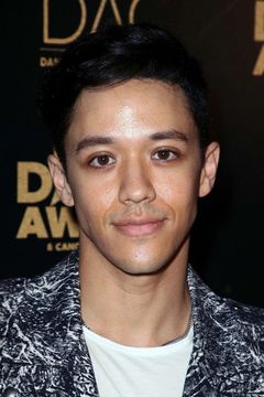 Kyle Hanagami interpreta Dancer