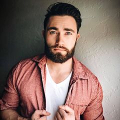 Kyle Jacob Henry interpreta Titan