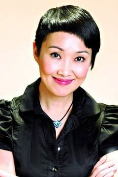 Olivia Yan interpreta Professor Wong Ching Yi