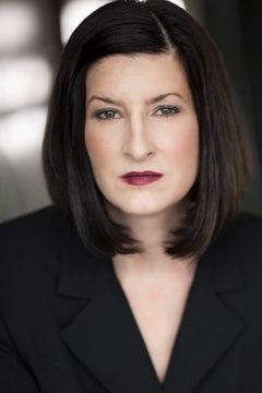 Amanda Gray interpreta Hazmat Doctor #2 (uncredited)