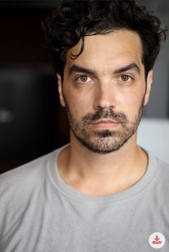 Matthew Paul Martinez interpreta Pete (Recording Engineer)