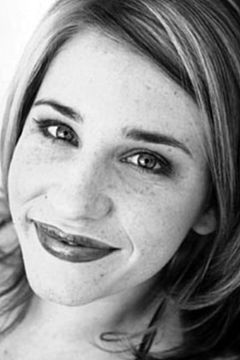 Lisa Cunningham interpreta Sallyanne