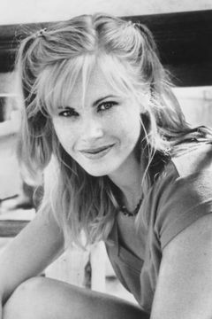 Catherine Sutherland interpreta Anne Marie Vicksey
