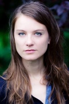 Charlotte Krenz interpreta Young German saleswoman