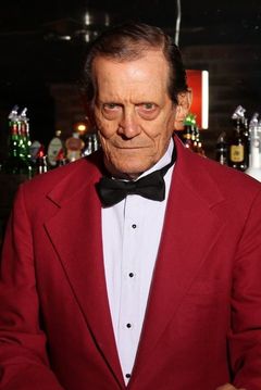 Joe Turkel interpreta Poor Loser (uncredited)
