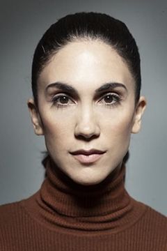 Anthi Efstratiadou interpreta Athina Karouzou