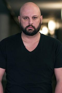 Josh Diogo interpreta Pool Party Guy