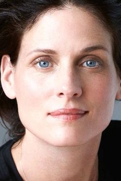 Nancy Tate interpreta Alice