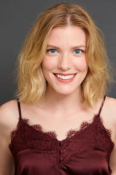 Julia Yorks interpreta Chrissie Farrior