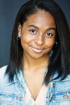 Laila Pruitt interpreta Girl on Elevator