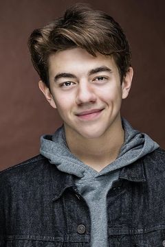 Jacob Ursomarzo interpreta Connor / Catboy / Kitten Boy / Night Panther