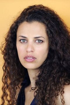 Athena Karkanis interpreta Grace Stone