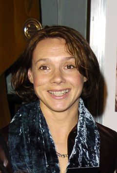 Francesca Buller interpreta Minnie Chaplin