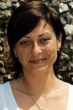 Tara Ellis interpreta Abi