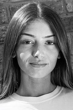Mimi Keene interpreta Young Edith Bratt