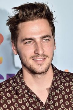 Kendall Schmidt interpreta Kendall Knight
