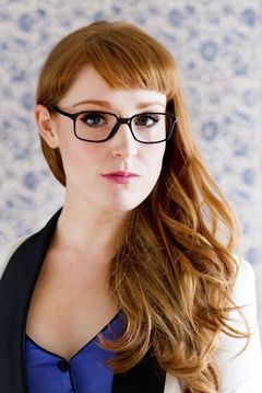 Greyson Chadwick interpreta Karen