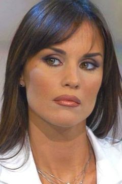 Antonella Mosetti interpreta Ragazza in Mercedes