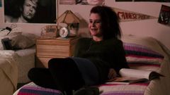 Erin Folsey interpreta Teenage Girl