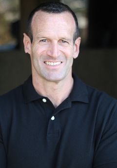 Jimmy Badstibner interpreta Fleming Company Employee